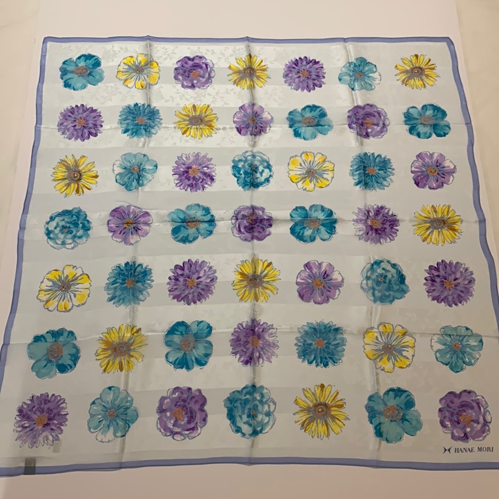 Hanae Mori Silk Flower Scarf NWT 35 X 35